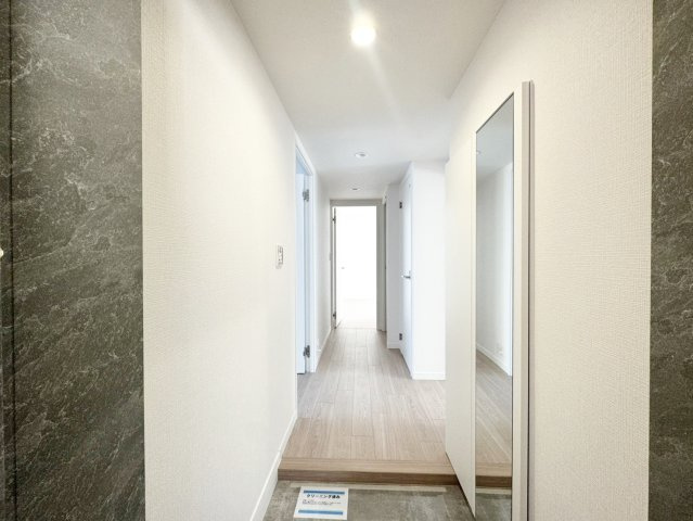 【玄関】 | 明るい印象の玄関で来客を迎え入れます。