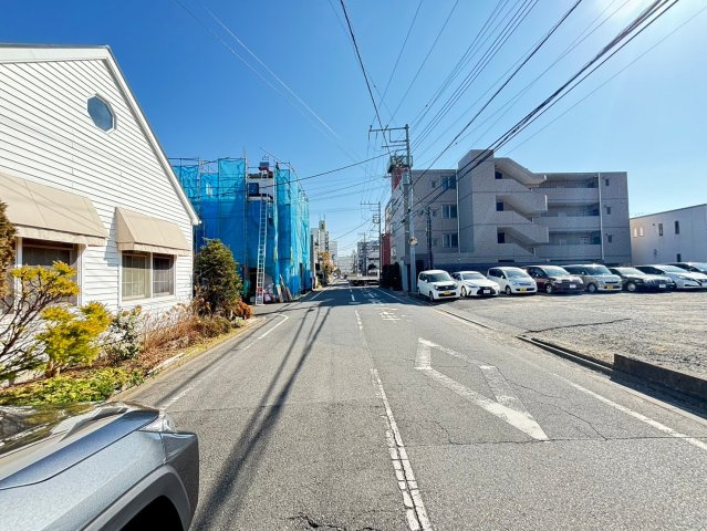 藤沢市湘南台５丁目の新築一戸建の前面道路含む現地写真