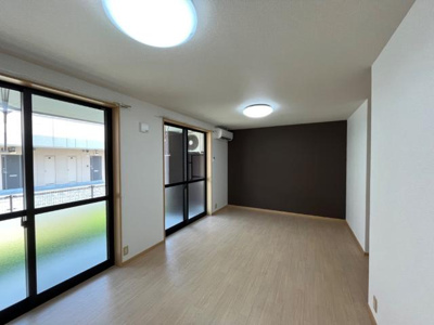 【居間・リビング】 | プレサス | LDKのエアコン新品です。