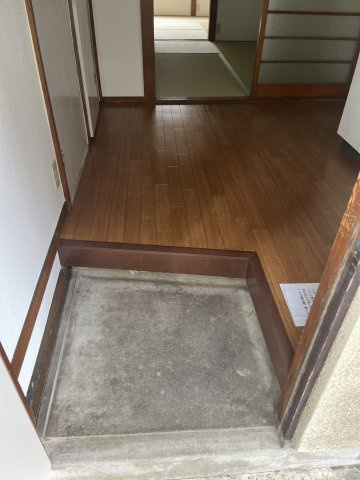 第二朝日荘の玄関