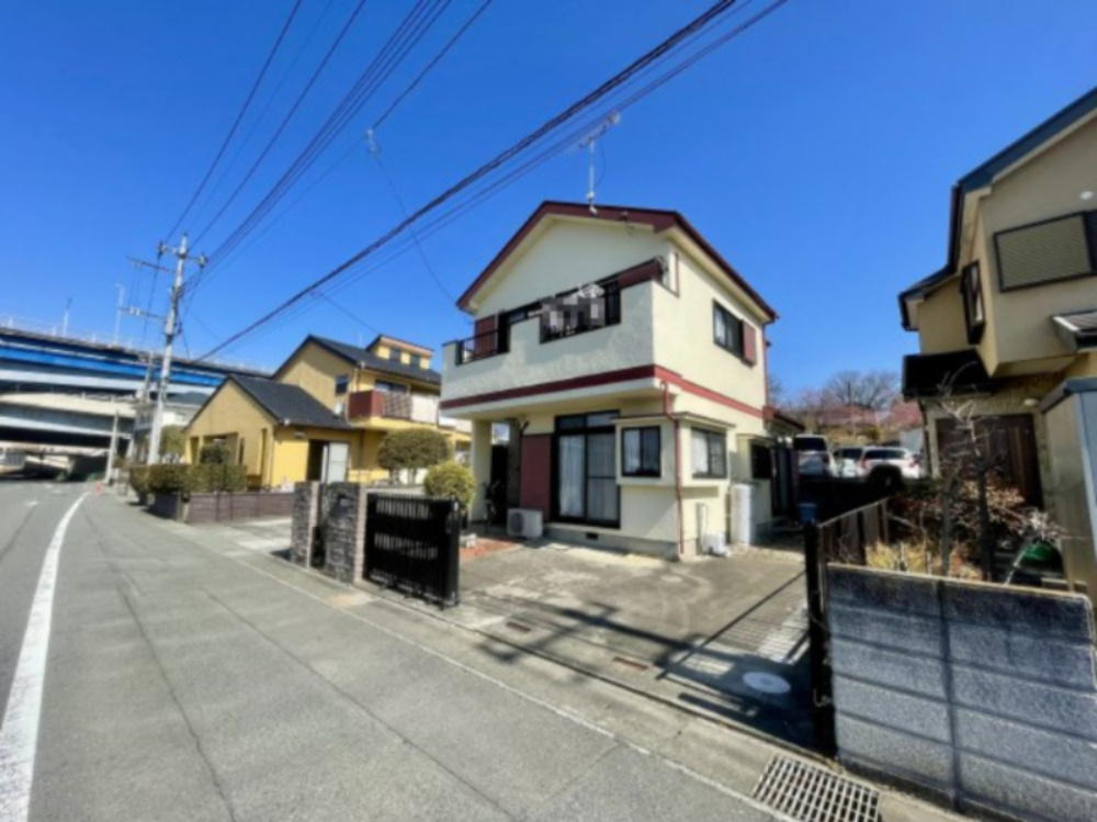 【中古戸建】高崎市新後閑町の前面道路含む現地写真|■外観