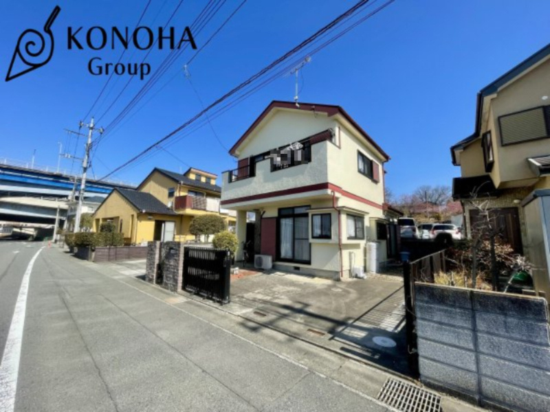 【中古戸建】高崎市新後閑町の前面道路含む現地写真|■外観