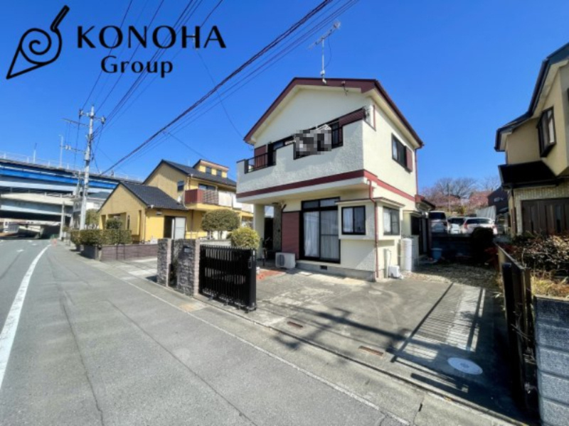 【中古戸建】高崎市新後閑町の前面道路含む現地写真|■外観