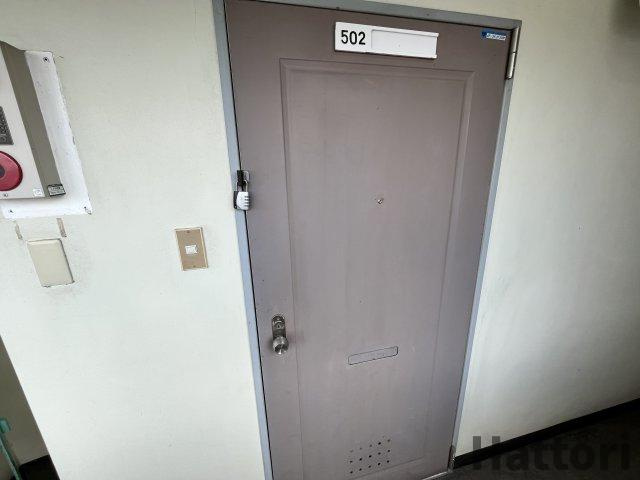 青山ハイツ淡路の玄関