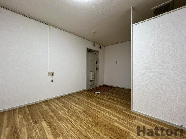 青山ハイツ淡路の居間・リビング