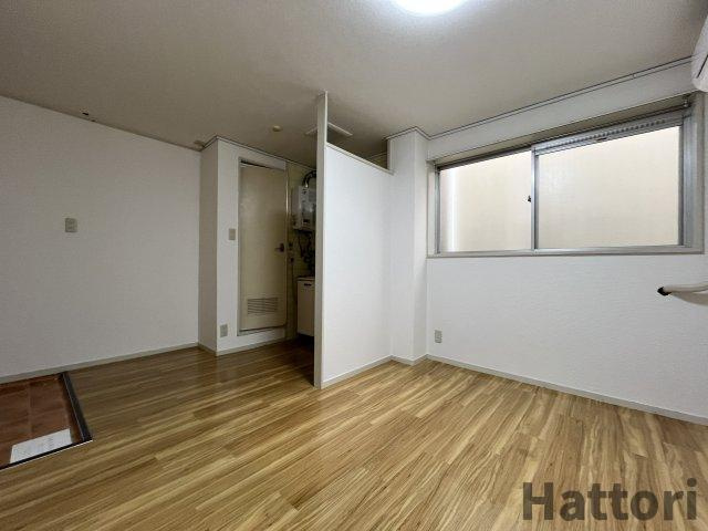 青山ハイツ淡路の居間・リビング