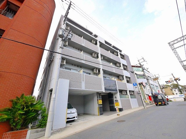 サンシャイン　富雄駅前の外観|外観もきれいです