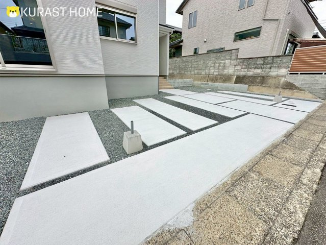 京都市西京区大枝南福西町三丁目　新築戸建の駐車場