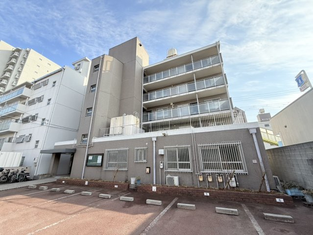 マンション静の外観