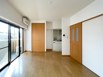 【居間・リビング】 | オネスト吉塚 | 別号室の写真になります。現況優先。