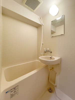 【洗面所】 | オネスト吉塚 | 別号室の写真になります。現況優先。