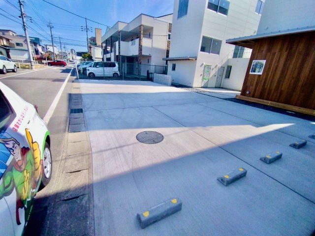 言庭　E01号室の駐車場