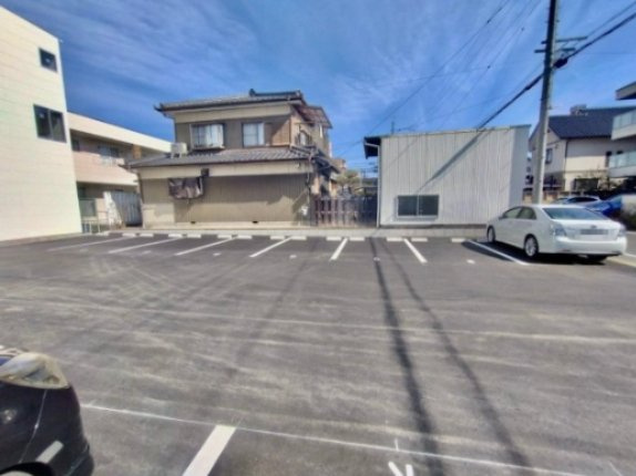 言庭（コトニワ）の駐車場