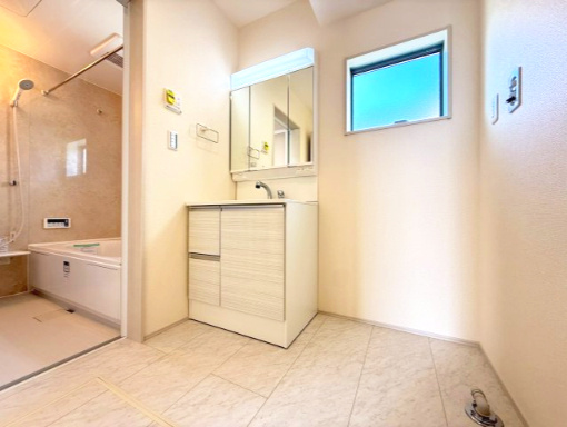 富士宮市万野原新田新築戸建  全３棟  １号棟の独立洗面台|現地撮影