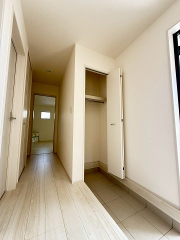 富士宮市万野原新田新築戸建  全３棟  １号棟の玄関|現地撮影