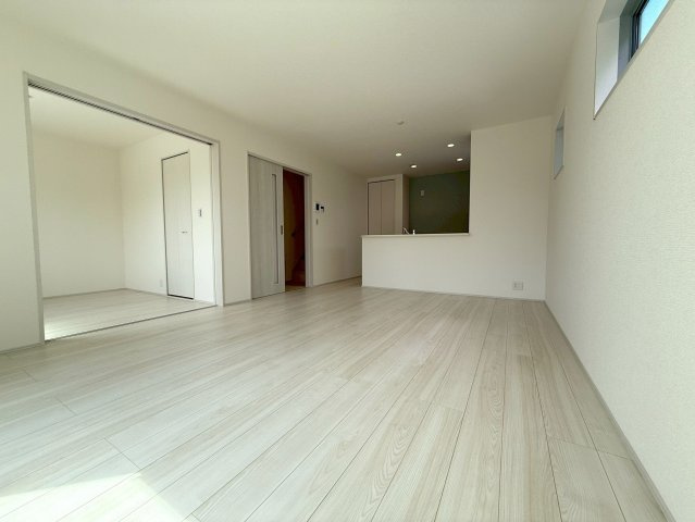 富士宮市万野原新田新築戸建  全３棟  １号棟の居間・リビング|現地撮影