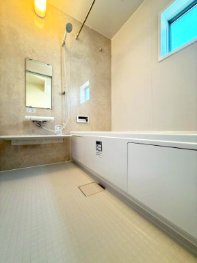 富士宮市万野原新田新築戸建  全３棟  １号棟の浴室|現地撮影