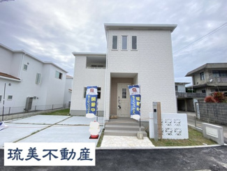 【外観】 | 南城市玉城糸数3期（全4棟）1・2号棟 | 2号棟　並列駐車3台可♪