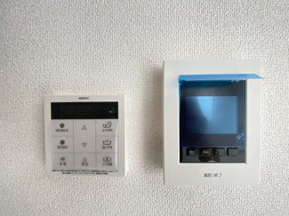 【セキュリティ】 | 南城市玉城糸数3期（全4棟）1・2号棟 | 1号棟　TVモニター付きインターフォン♪ワンタッチ給湯設備♪