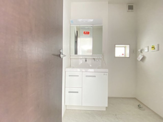 【独立洗面台】 | 南城市玉城糸数3期（全4棟）1・2号棟 | 1号棟　三面鏡付き洗髪洗面化粧台♪