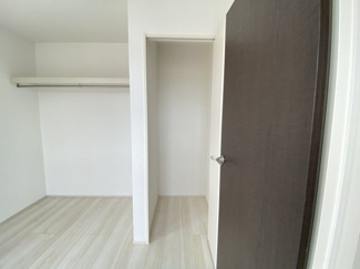 【収納】 | 南城市玉城糸数3期（全4棟）1・2号棟 | 1号棟　洋室6帖＋CL＋収納付き♪