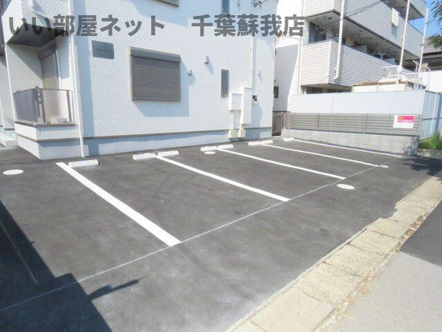 シャインフロント五井東の駐車場|車をお持ちの方に嬉しい駐車場付きの物件です