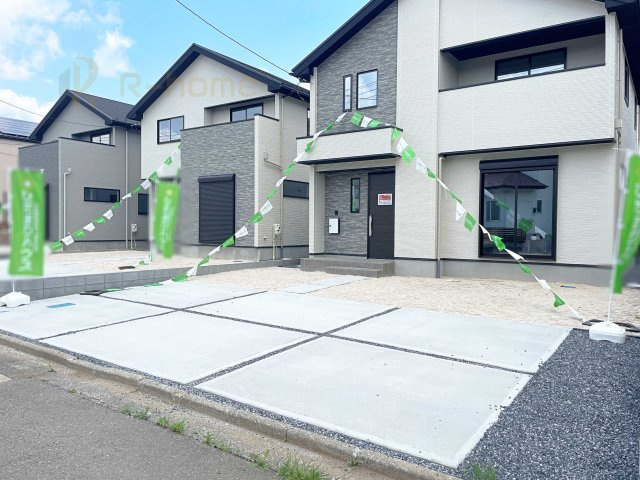 龍ケ崎市長山6期　新築戸建て　3号棟の駐車場|カースペースは3台完備。ゲスト用のスペースも確保できますね♪