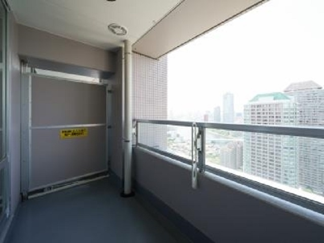 中央区佃２丁目の賃貸マンションのバルコニー