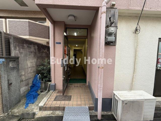山坂マンションのエントランス