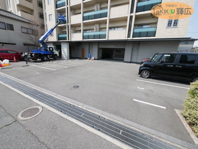 プレサンスネオ姫路　3階の駐車場