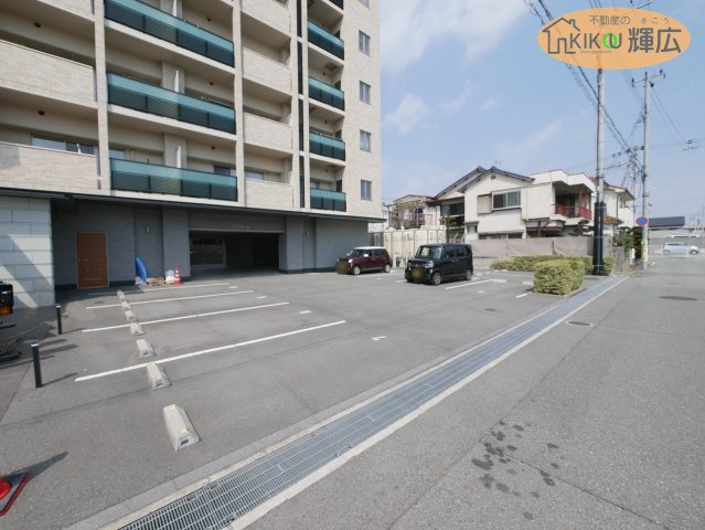 プレサンスネオ姫路　3階の駐車場