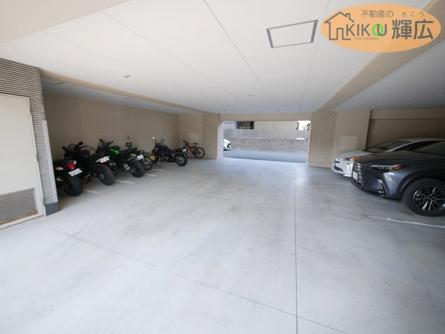 プレサンスネオ姫路　3階の駐車場