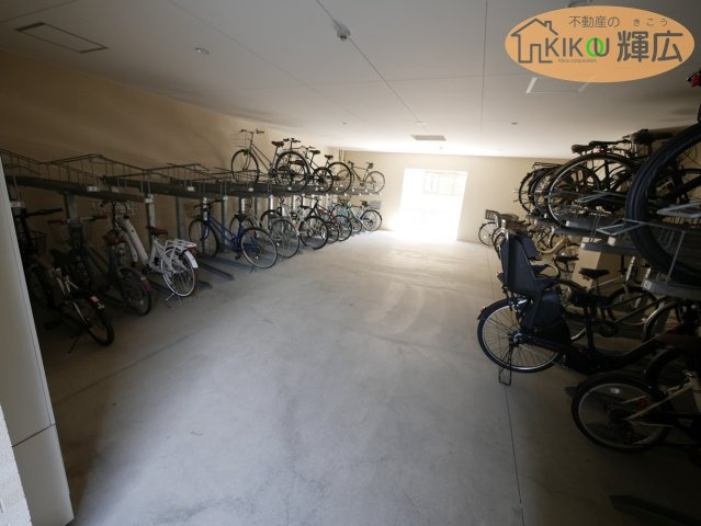 【駐輪場】 | プレサンスネオ姫路　3階