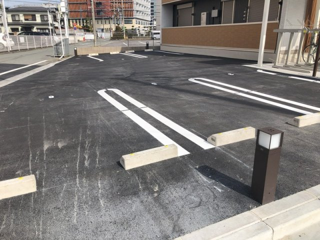 ディーシャンブル南丸之内B棟の駐車場