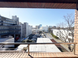 【展望】 | 西側の眺望。隣接建物がないため開放的です。