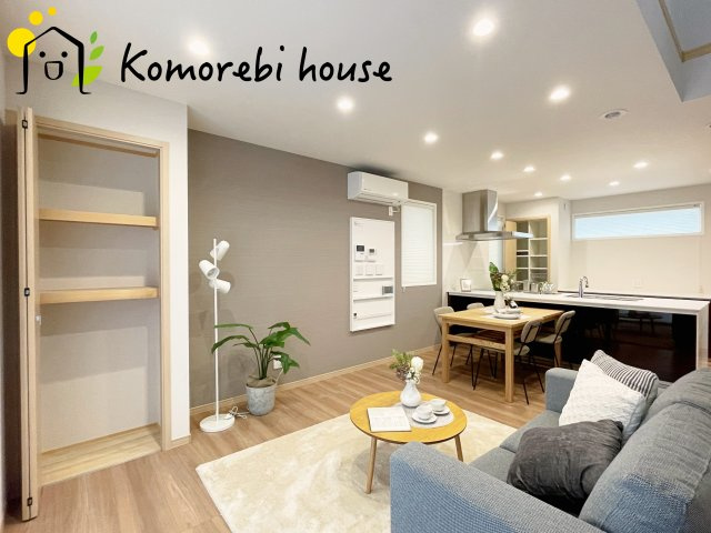 蓮田市閏戸　中古一戸建ての居間・リビング|こちらのリビングで趣味の時間をお楽しみください