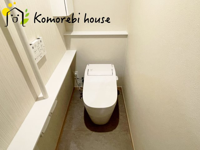 蓮田市閏戸　中古一戸建てのトイレ|落ち着いた色調のトイレです