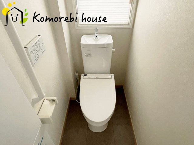 蓮田市閏戸　中古一戸建てのトイレ|落ち着いた色調のトイレです