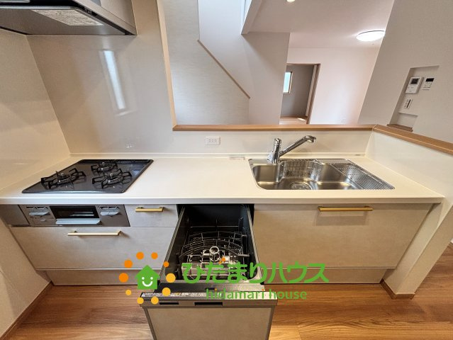 ワイウッドコート羽生市加羽ヶ崎第1期　新築一戸建て　03のキッチン|食洗器付きキッチンです！