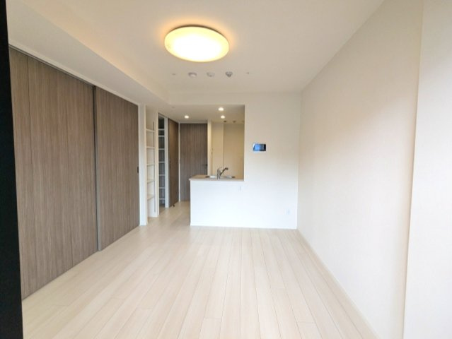 クラリティア浅草橋の設備|カウンターキッチン、インターネット無料、リビングと各洋室にエアコンと照明付、上層階は日当たり眺望良好です