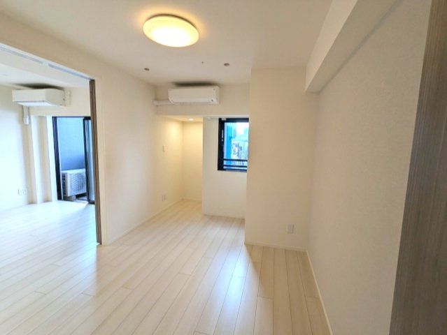 クラリティア浅草橋の設備|7.2帖洋室、エアコン・照明・クローゼット付、取り外し可能な室内物干し設備付きです