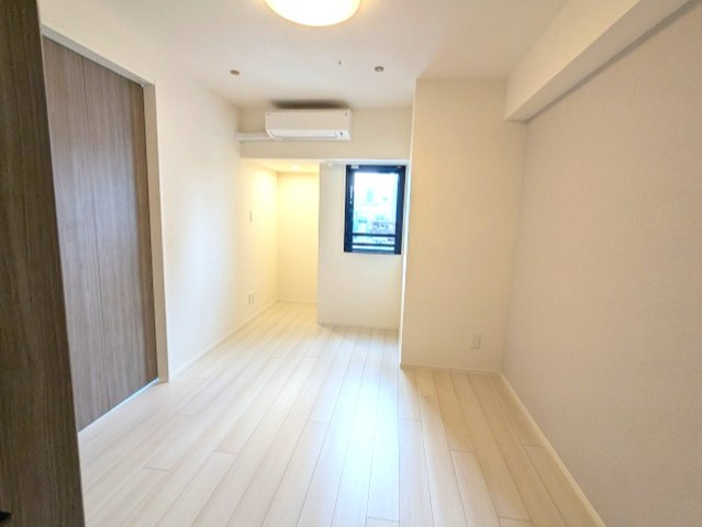 クラリティア浅草橋の設備|7.2帖洋室、エアコン・照明・クローゼット付、取り外し可能な室内物干し設備付きです