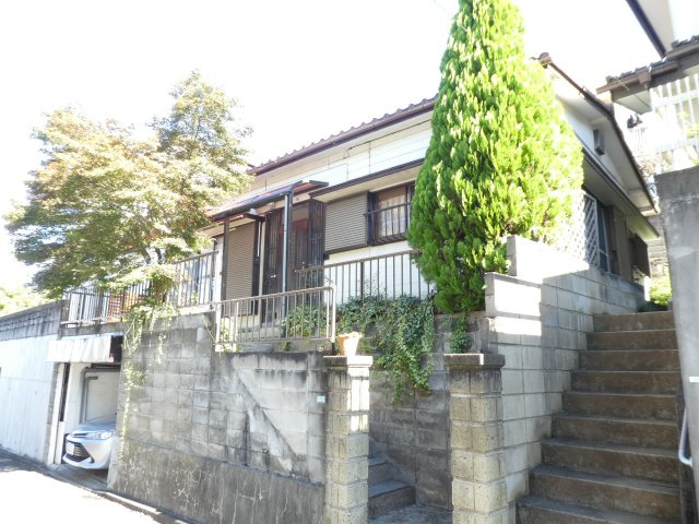 多摩市聖ヶ丘三丁目戸建の画像