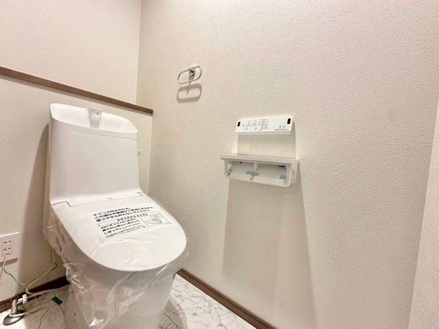 京都市西京区山田南山田町　新築戸建のトイレ|1階トイレ