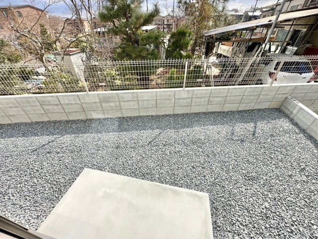 京都市西京区山田南山田町　新築戸建の庭