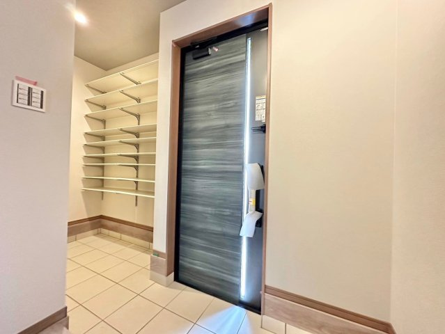 京都市西京区山田南山田町　新築戸建の玄関