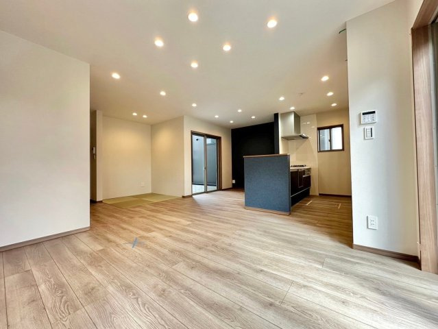 京都市西京区山田南山田町　新築戸建の居間・リビング