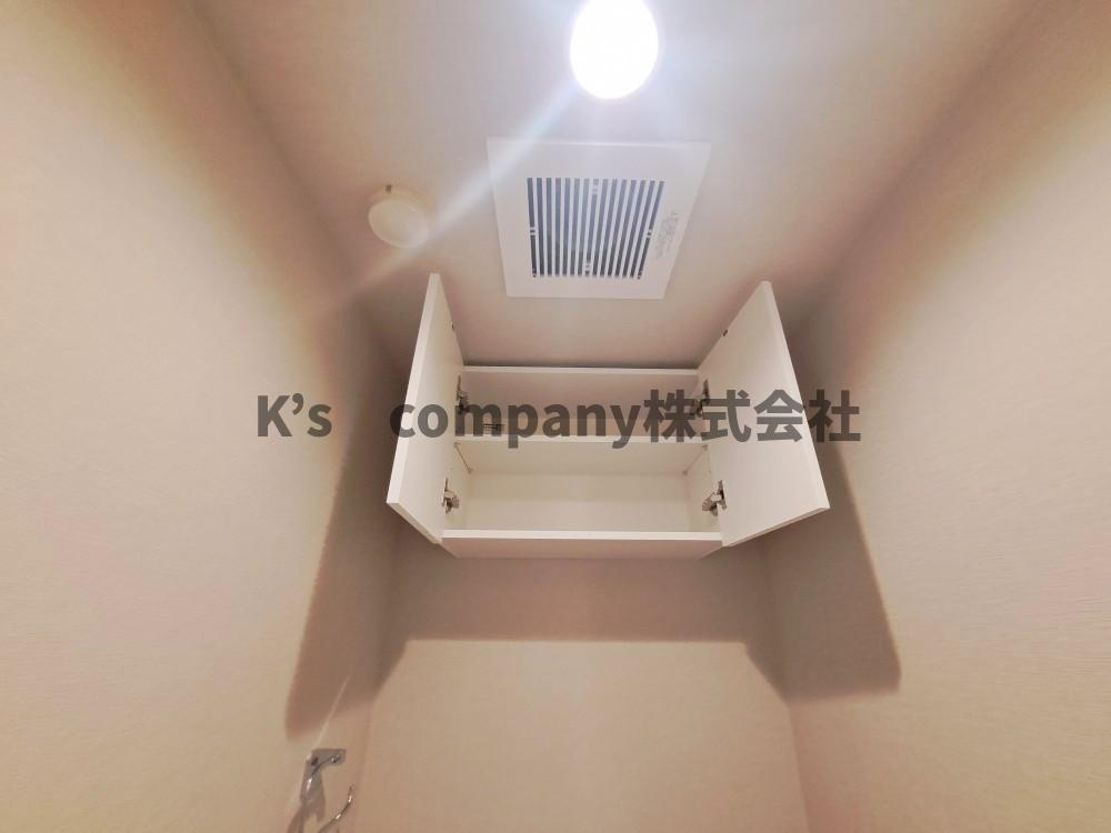 茅ヶ崎市本村　ライオンズマンション茅ヶ崎中央公園　のトイレ|トイレには戸棚収納付き◇
