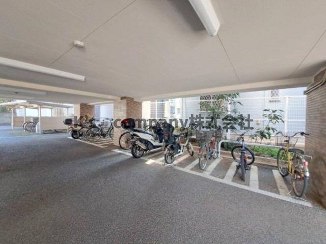 茅ヶ崎市本村　ライオンズマンション茅ヶ崎中央公園　の駐輪場|整頓のされた駐輪スペース◇