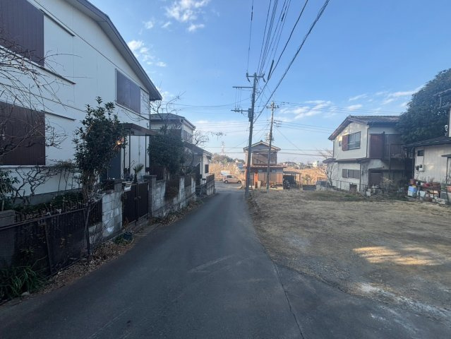 日高市女影　建築条件なし売地　JR川越線『武蔵高萩駅』徒歩11分　【高萩小学区】の前面道路含む現地写真